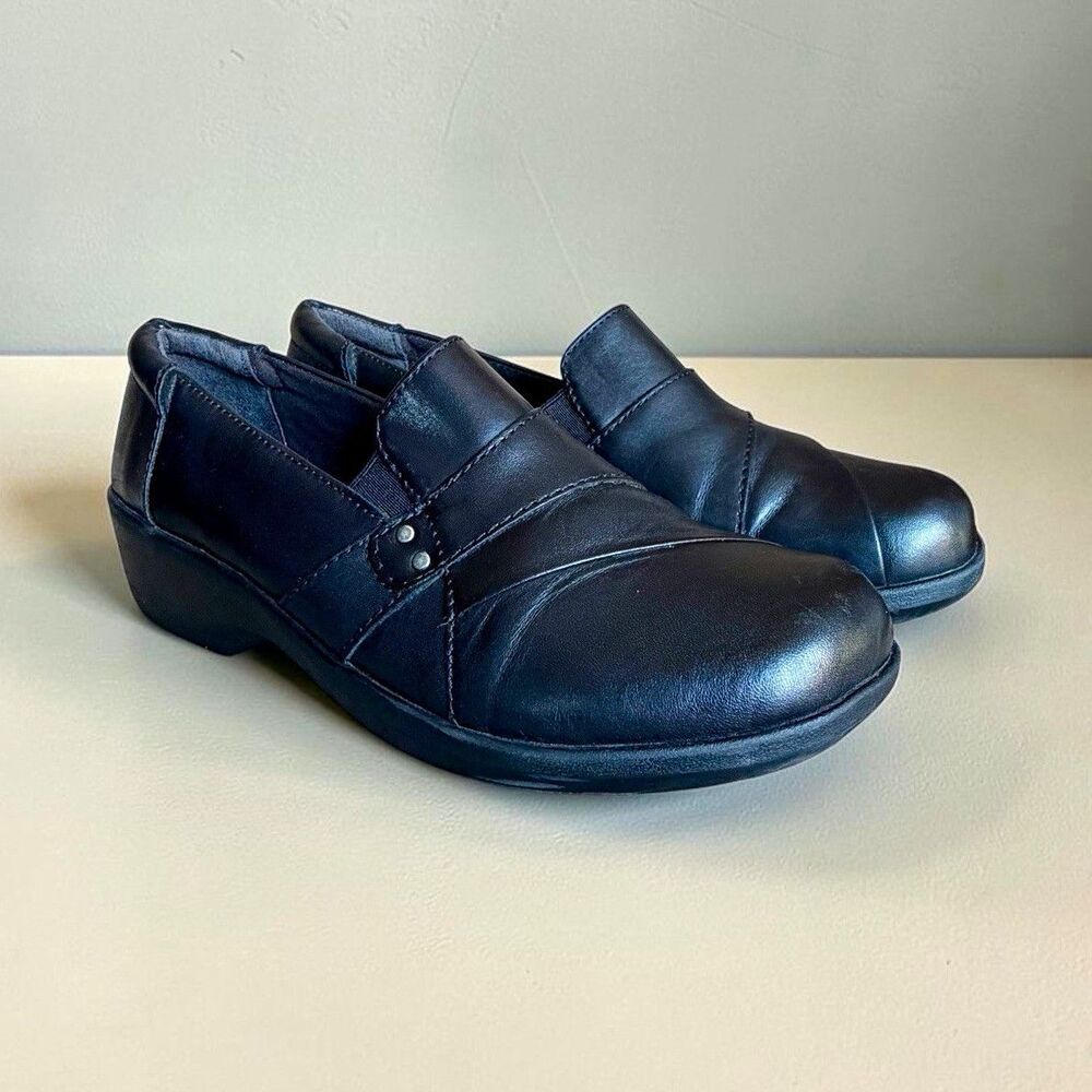 Clarks Collection Womens 8.5M Black Leather Slip On Wedge Loafers Work Shoes
